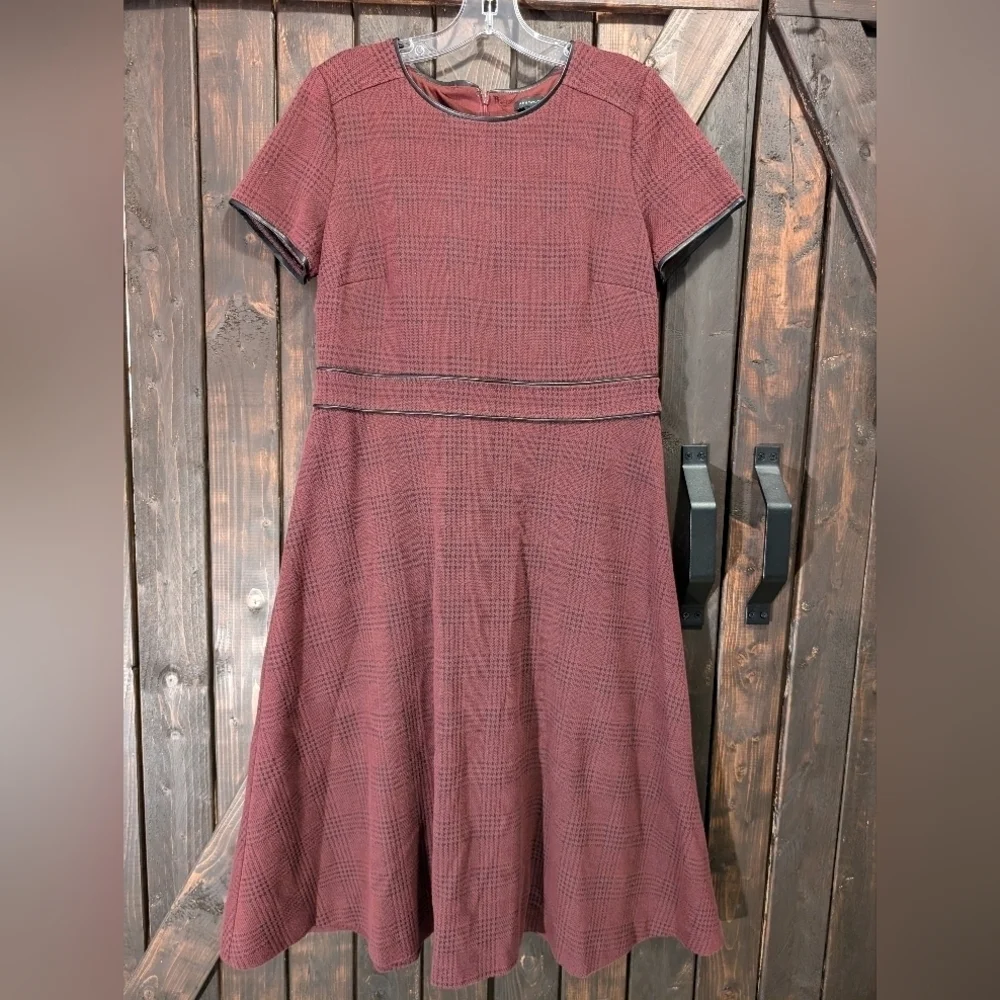 Ann Taylor burgundy dress size 6 - Picture 1 of 9